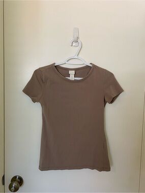 H&M Short Sleeve Crewneck Tee in Brown